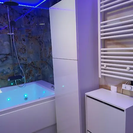 With Jacuzzi Near Paris Pantin